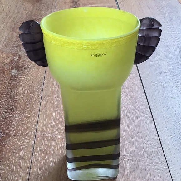 KOSTA BODA Ulrica Hyman Vallien glass yellow and grey art deco vase.